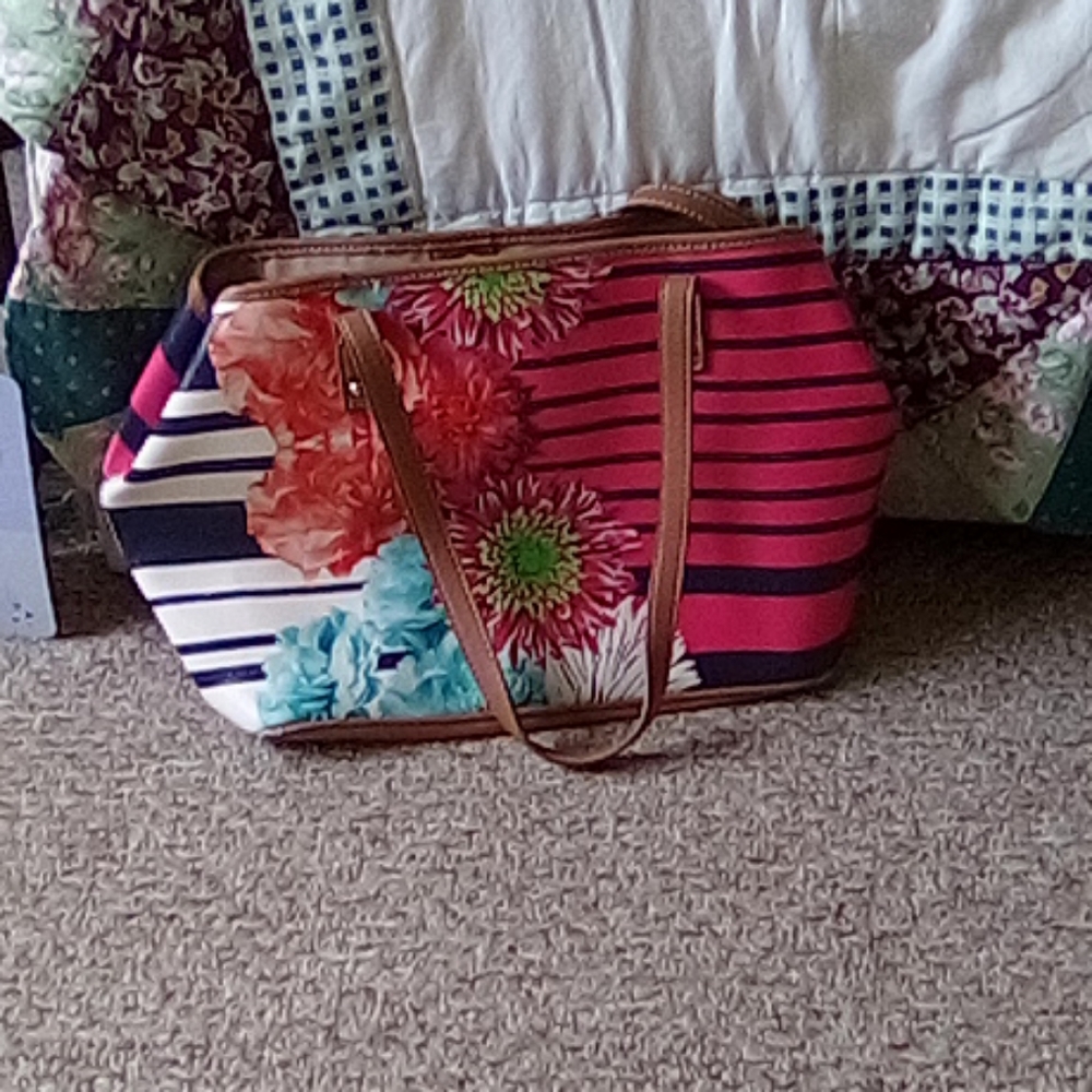 Handbag - Picture 2 of 3